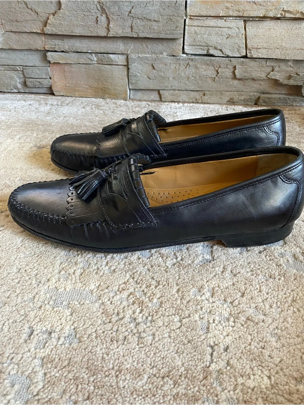 Johnston and Murphy Wing Tip Black Leather Tassel Loafers Dress Sboes Slip On